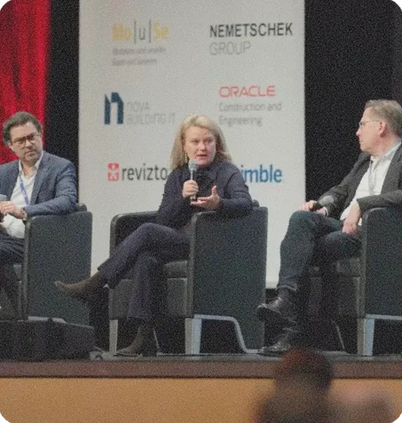 Podiumsdiskussion auf der Bühne